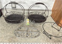 (4) metal serving baskets