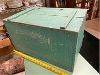 Antique lidded crate