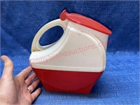 Vtg red & white juice pitcher (plastic)