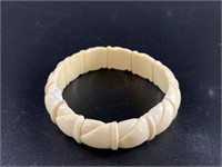Vintage ivory stretch bracelet, carved to resemble