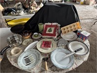 Large lot of miscellaneous kitchen items