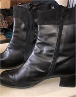 Auditions woman’s boots in box size 11