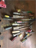 Large lot of screwdrivers