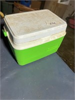 RUBBERMAID LUNCH COOLER 10" X 7" X 7"