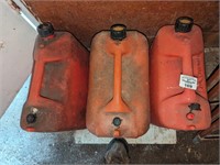 Portable fuel cans