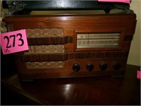 MOTOROLA  ANTIQUE RADIO NEEDS REPAIR