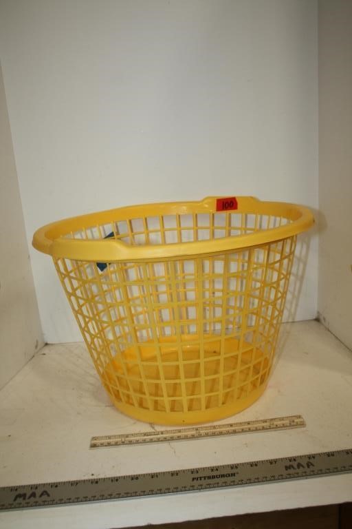 United Plastics Bushel Laundry Basket