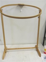 Embroidery/quilting hoop stand