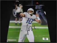 JUSTIN HERBERT SIGNED 8X10 PHOTO WITH COA