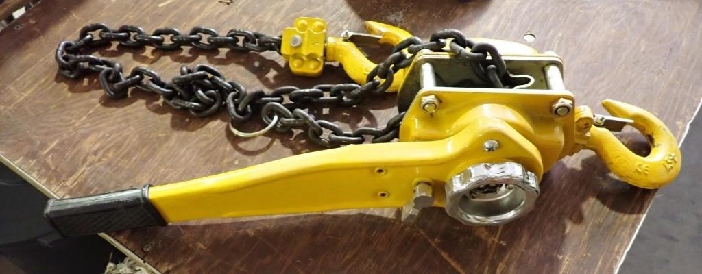 CHAIN HOIST - 1-1/2 TON