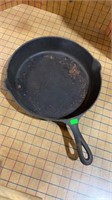 Cast-iron skillet double poor with heat ring