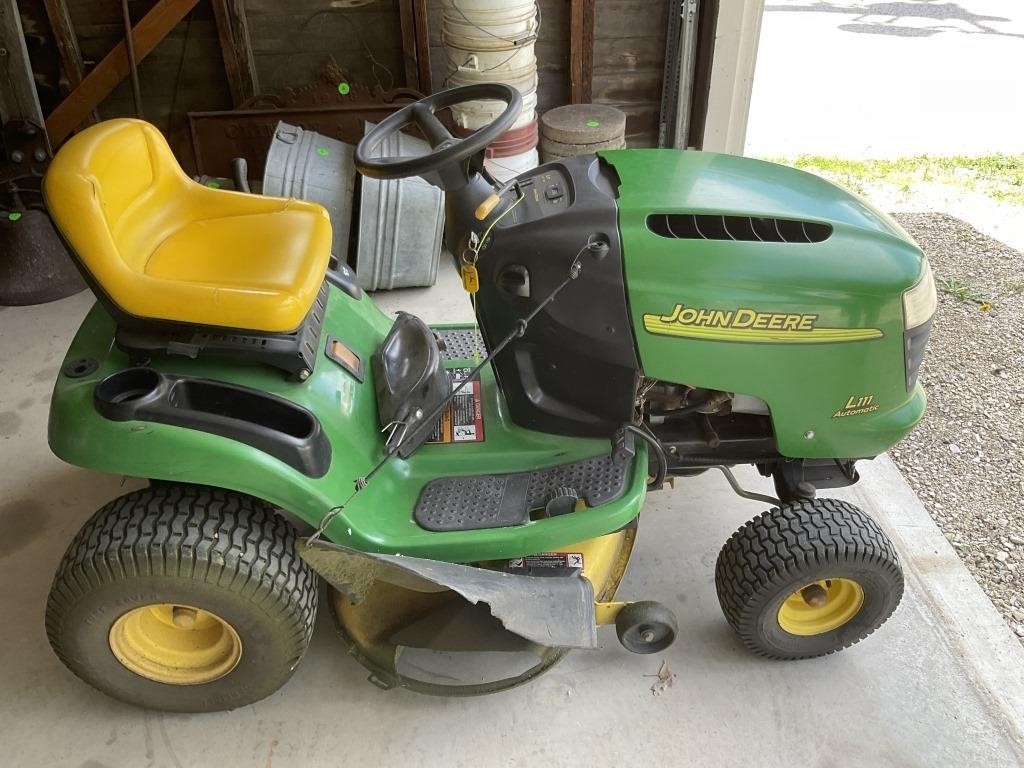 John Deere L111 automatic mower,418 hrs