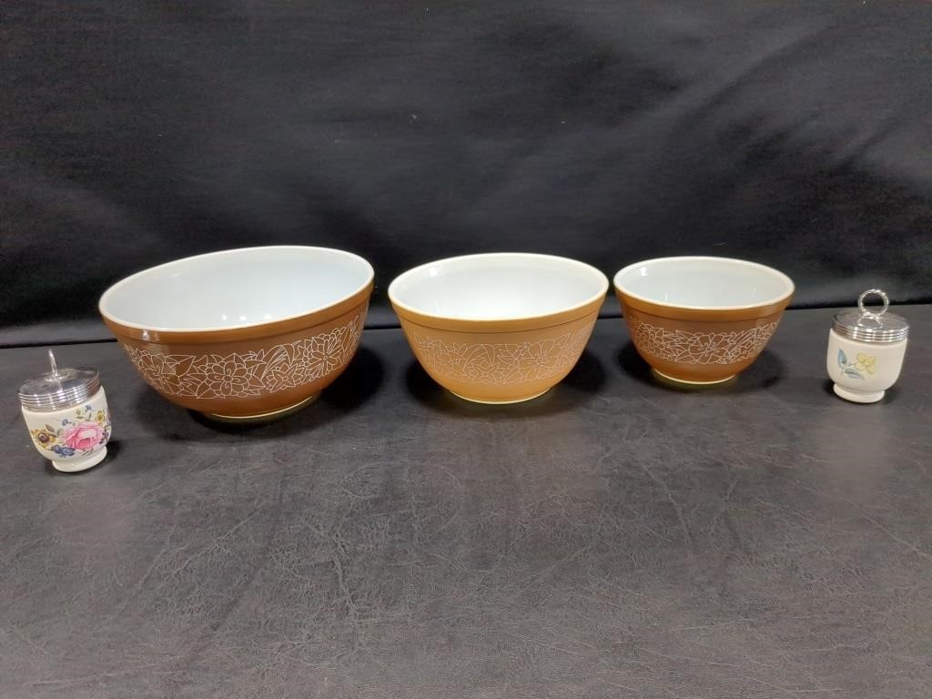 Woodland PYREX 3 bowl set, 2 small screw top