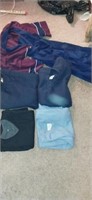 Lot with men's sweaters and bath robe