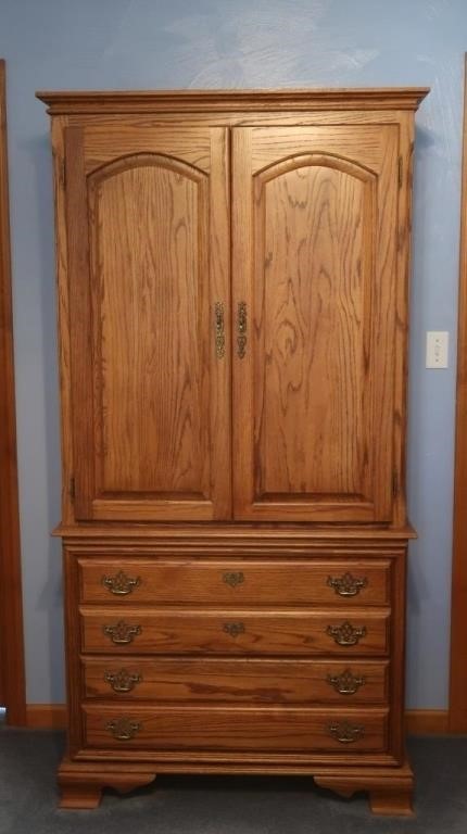 Richardson Bros. Oak Armoire 19"x38"x76"