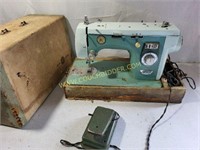 New Home Deluxe Sewing Machine and Case