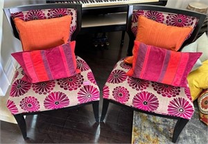 V - PAIR OF ACCENT CHAIRS WITH PILLOWS (D37)