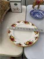 3 dinner plates old country roses Royal albert