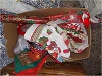 HOLIDAY GIFT WRAPPINGS & THROW