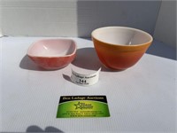 Red and Orange Pyrex Bowls
