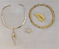 Costume Jewelry Necklaces, Brooch & Earrings