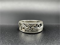 Sterling silver flower ring size 5.5