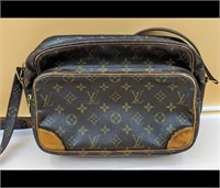 AUTHENTIC Louis Vuitton Shoulder Bag Messenger