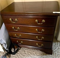 Small 4 drawer chest of drawers
