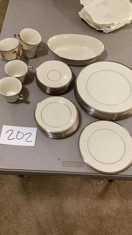 Lenox china set includes Six dinner plates,