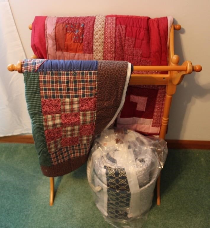 32" Tall Quilt Rack w/ Quilts