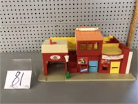 FISHER PRICE - PLAY FAMILY VILLAGE