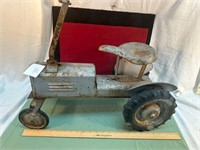 **VINTAGE CHILDS RIDING TRACTOR