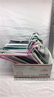 C1) (40) PLASTIC HANGERS