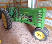 1942 JOHN DEERE MODEL B - ROW CROP TRACTOR