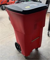 Rubbermaid Brute Rolling Trash Bin