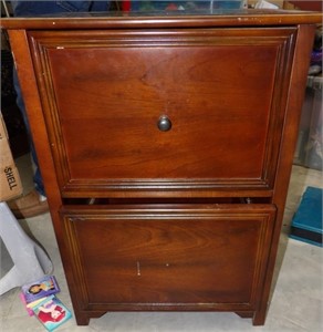 Filing Cabinet - Needs Knobs