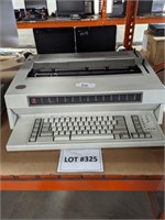 IBM Wheelwriter 10 series II typewriter