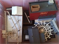 BOX OF ASSORTED TRAIN ACCESSORIES