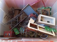 BOX OF ASSORTED TRAIN ACCESSORIES