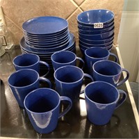 Lot of blue dinnerware