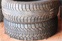 PAIR OF 225/60R/16 WINTER TIRES NON MATCHING