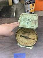 Vintage Universal scale