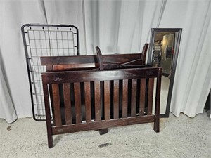 Adjustable Crib with Mirror