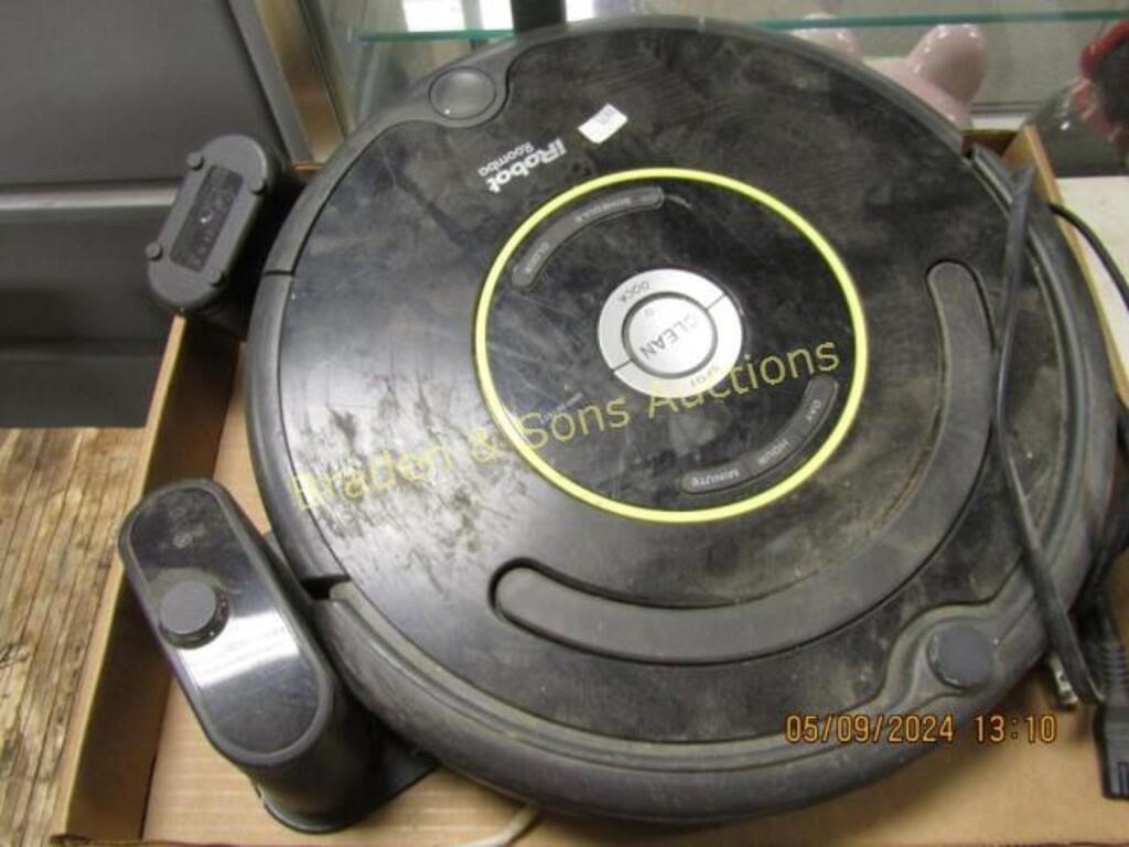 USED ROOMBA VACUUM CLEANER WITH ACCESSORIES