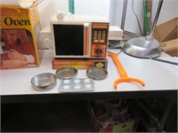 1981 Betty Crocker Easy Bake Mini-Wave Oven
