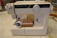 TOYOTA "MINI" MODEL 6004 SEWING MACHINE