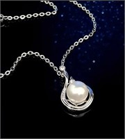Gorgeus large faux pearl silver necklace