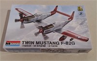 Twin Mustang F-82G Plastic Model Kit 1:72