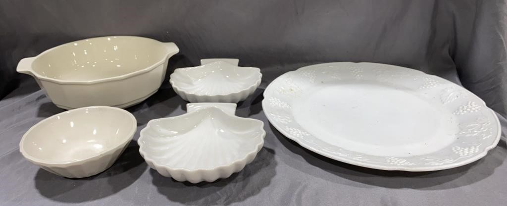 Milk Glass Platter (Westmoreland?)