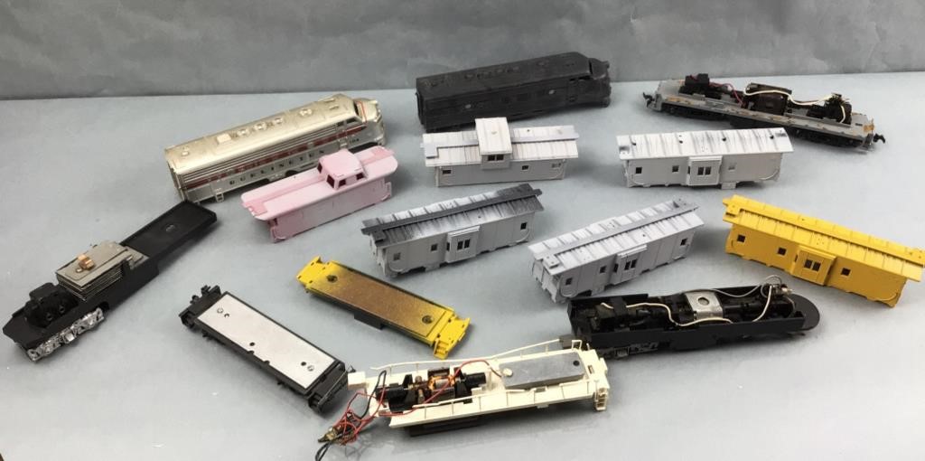 HO train pieces